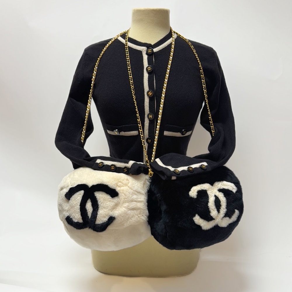 Vintage Chanel 01 Fall CC Logo Muff Black Fur Bag WHITE